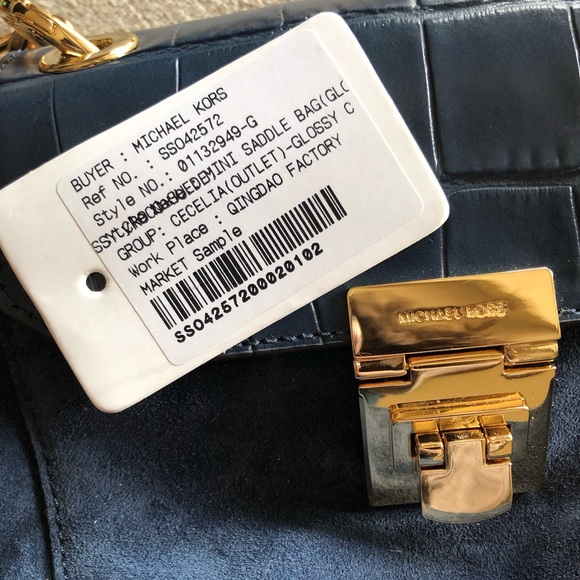 COPY - Michael Kors Saddle Bag - Picture 3 of 3